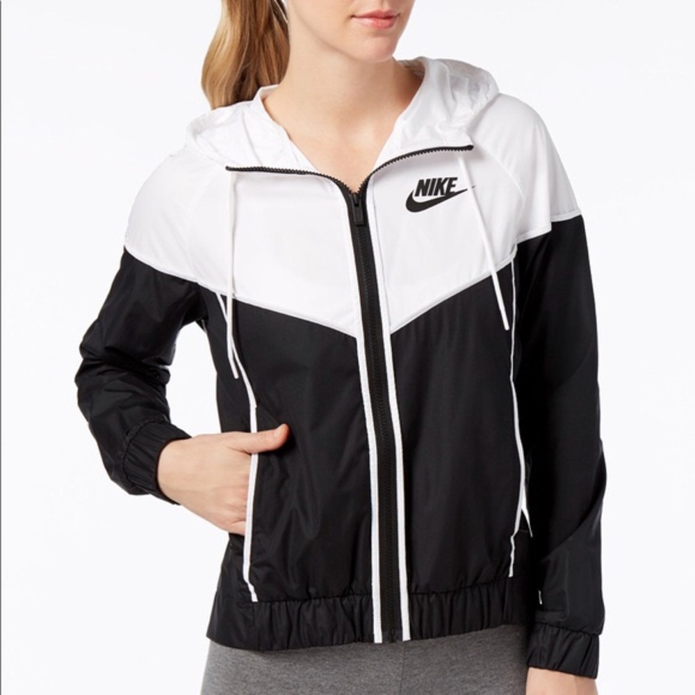 RARELY WORN - Nike Windbreaker
